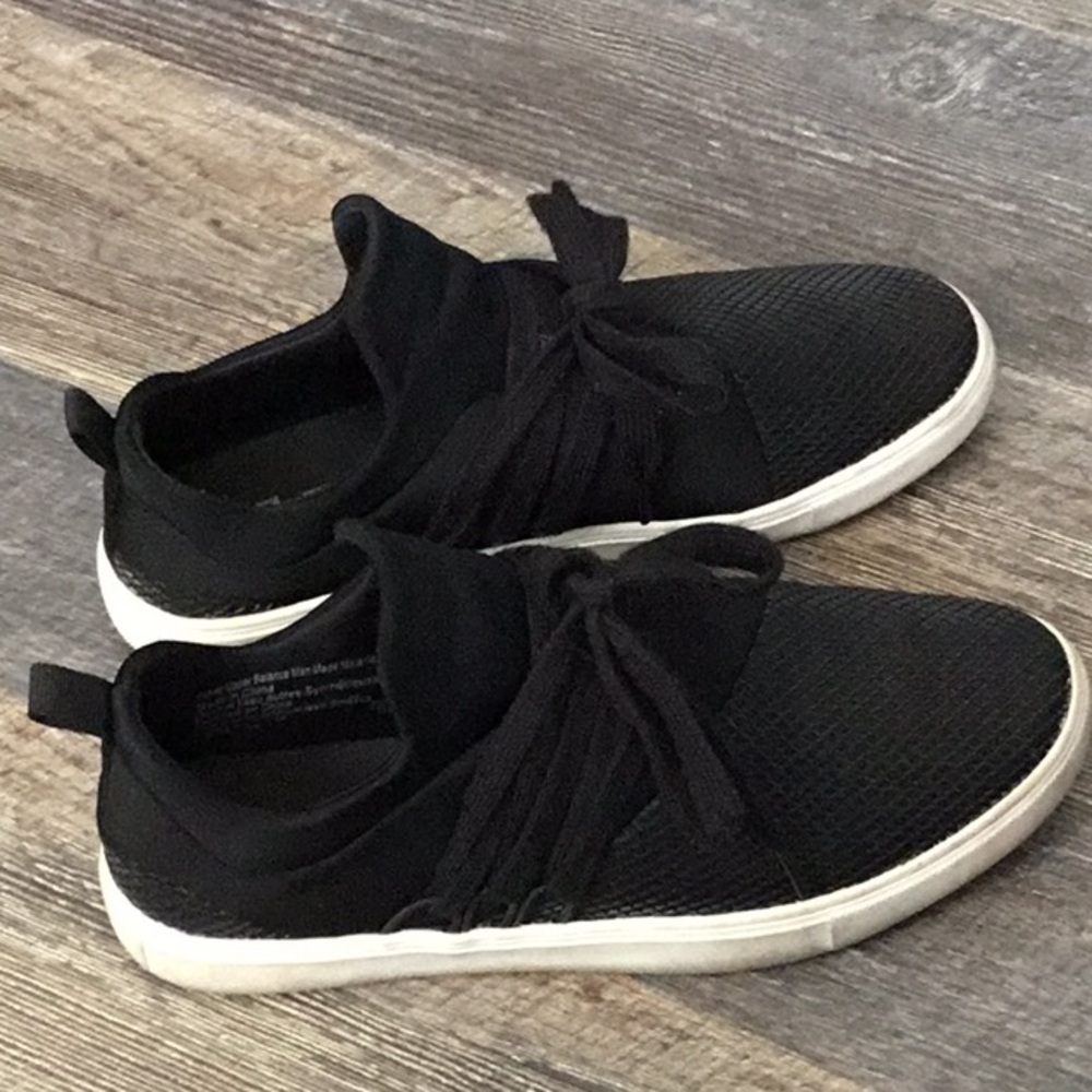 Black sneakers tennis shoes - Picture 3 of 3